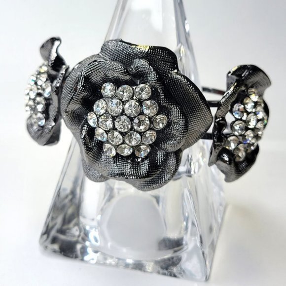 Sparkling Crystal Cuff Hematite Bracelet - Picture 5 of 15